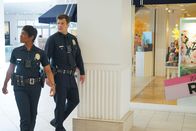 The Rookie – Talia Bishop (Afton Williamson) und John Nolan (Nathan Fillion) suchen den flüchtigen Hawke.