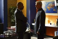 Navy CIS – L-R: Leon Vance (Rocky Carroll) und Leroy Jethro Gibbs (Mark Harmon)