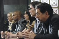 Criminal Minds – Das Team um JJ (A. J. Cook), Morgan (Shemar Moore), Prentiss (Paget Brewster), Hotch (Thomas Gibson) und Rossi (Joe Mantegna) muss einem Komitee des US-Senats Rede und Antwort stehen ...