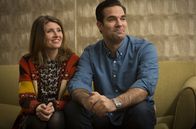 Catastrophe – Sharon (Sharon Horgan) und Rob (Rob Delaney) werden Eltern.