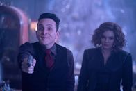 Gotham – Oswald Cobblepot (Robin Lord Taylor, l.); Selina Kyle (Camren Bicondova, r.)