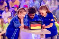 1, 2 oder 3 – Beim blauen Rateteam aus München/Deutschland ist volle Konzentration angesagt. Ob sie die Lösung wissen?