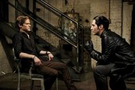 MacGyver – When Murdoc (David Dastmalchian, r.) drugs and kidnaps MacGyver (Lucas Till, l.), Mac uses a needle and his teeth to escape and join the team to save Murdoc's next victim.