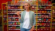 Nice Price – Instantnudeln schon im Shop essen? Pia Osterhaus probiert's aus - vor Ort in einem Asia Convenience Store in Berlin.