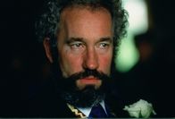 Vier Hochzeiten und ein Todesfall – Der temperamentvolle Gareth (Simon Callow) liebt es, schockierende Dinge zu sagen und zu tun ...