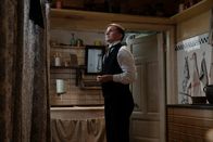 Terra X: Ein Tag in... – Ein Anzug von der Stange der Marke Brooks Brothers kostet 1882 rund 30 Dollar. Als Anwaltsgehilfe verdient Georg Schmidt (Leon Blaschke) monatlich 50 Dollar.