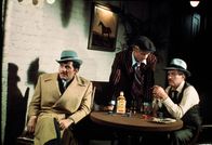 Der Clou – Henry (Paul Newman, r.) und Johnny (Robert Redford, M.) eröffnen einen Buchmacherladen, in dem Lonnegan (Robert Shaw, l.) in die Falle gehen soll ...