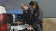 Mayday - Alarm im Cockpit – REENACTMENT - To determine what happened to American Airlines 1572, NTSB investigators start by examining where the plane suffered a tree strike on final approach. (Cineflix 2021)