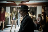 Der junge Inspektor Morse – Fred Thursday (Roger Allam) ermittelt in einem Mordfall an einer Sekretärin und stellt einem überheblichen und undurchsichtigen Modedesigner einige Fragen.