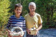 Zu Tisch ... – Die Kräuterbauern Josette und Jean-Marie Goret besitzen ein 25 Hektar großes Landgut.