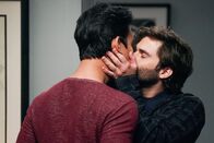 Grey's Anatomy – Herz über Kopf: Alex Landi als Dr. Nico Kim, Jake Borelli als Dr. Levi Schmitt