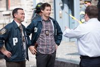 Brooklyn Nine-Nine – (v.l.n.r.) Charles Boyle (Joe Lo Truglio); Jake Peralta (Andy Samberg); Boone (Patton Oswalt)