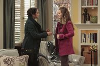 Last Man Standing – Mandy (Molly Ephraim, l.); Eve (Kaitlyn Dever, r.)