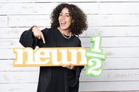 neuneinhalb - für dich mittendrin – Moderatorin Tessniem Kadiri