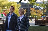 Prakti.com – Einst verkauften Billy McMahon (Vince Vaughn, l.) und Nick Campbell (Owen Wilson, r.) teure Armbanduhren, doch dann macht ihr Boss den Laden dicht. Was sollen sie nun tun? Da bewerben sie sich auf ein Praktikum beim Internetgiganten Google ...