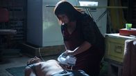 Ma - Sie sieht alles – Chaz (Gianni Paolo) und Sue Ann (Octavia Spencer) Die Verwendung des sendungsbezogenen Materials ist nur mit dem Hinweis und Verlinkung auf RTL+ gestattet.; Chaz (Gianni Paolo) und Sue Ann (Octavia Spencer) Die Verwendung des sendungsbezogenen Materials ist nur mit dem Hinweis und Verlinkung auf RTL+ gestattet.