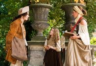 Des Kaisers neue Kleider – Mithilfe der schönen Näherin Maja (Alissa Jung) und ihrer kleinen Schwester Greta (Audrey von Scheele) will Jakob (Sergej Moya) einen raffinierten Plan in die Tat umsetzen.