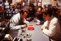 Ghostbusters II – Raymond Stantz (Dan Aykroyd, l.), Winston Zeddemore (Ernie Hudson, 2.v.l.), Egon Spengler (Harold Ramis, r.) und Peter Venkman (Bill Murray, 2.v.r.) versuchen herauszufinden, was es mit dem unterirdischen Schleim auf sich hat.