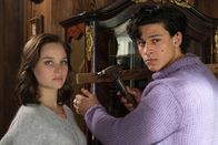 Kalte Füße – L-R: Charlotte Palenberg (Sonja Gerhardt), Denis (Emilio Sakraya)