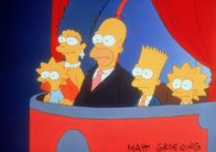 Die Simpsons – Bei einem Intelligenztest in der Schule vertauscht Bart (2.v.r.) seinen Testbogen mit dem des Klassenprimus. Danach wird er vom Schulpsychologen auf eine Hochbegabten-Schule geschickt ?