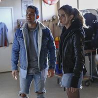 Navy CIS – Verfolgen den illegalen Drogenschmuggel in einem Undercover-Einsatz: Torres (Wilmer Valderrama, l.) und Bishop (Emily Wickersham, r.) ...