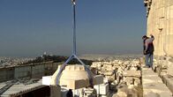 Geheimnisse der Akropolis – Riesige Marmorplatten müssen an die richtige Stelle gesetzt werden.