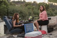 You're the Worst – Gretchen (Aya Cash, l.); Lindsay (Kether Donohue, r.)