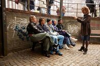 KEKs – (v.l.n.r.) Mona (Lucy Gartner); Younes (David Ali Rashed); Rocky (Vito Sack); Shirin (Manal Raga a Sabit); Amadou (Aaron Maldonado-Morales); Sabine Bischoff (Bettina Hoppe)