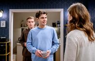 Sturm der Liebe – ARD STURM DER LIEBE FOLGE 4653 Uhr im ERSTEN. Frida (Hannah Werner r.) kommt vor Elias (Orlando Lenzen M.) und Leo Neubach (Aurel Klug l.) glücklich auf die Idee, eine Ausbildung als Pferdewirtin zu machen.