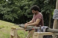 Andere Eltern – Björn (Serkan Kaya) möchte vor der Kita ein Klettergerüst bauen.