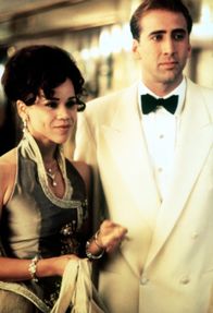 2 Mio. $ Trinkgeld – Muriel Lang (Rosie Perez, l.) möchte nur zu gerne zu den Reichen und Schönen gehören, ihren Mann Charlie (Nicolas Cage, r.) dagegen lassen solche Dinge eher kalt ...
