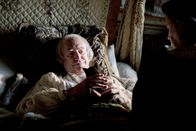 Wolf Hall – Kardinal Wolsey (Jonathan Pryce) ist nach York in sein Erzbistum geflohen, da der König seine Residenz im Süden besetzen ließ.
