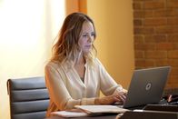 Navy CIS – Agent Sloane (Maria Bello) wird von Gibbs beauftragt, ein Profil des Hauptverdächtigen Eddie Holdren zu erstellen, denn der zivile Angestellte der US-Marine soll seine Freundin Melissa entführt haben. Doch dafür hat Sloane nicht viel Zeit ...