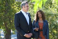 Single Parents – L-R: Douglas Fogerty (Brad Garrett) and Poppy Banks (Kimrie Lewis)