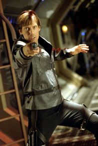 Gene Roddenberry's Andromeda – Kann Dylan (Kevin Sorbo) den Absturz seines Schiffes noch verhindern?