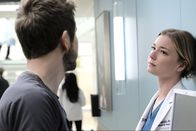 Atlanta Medical – Dr. Conrad Hawkins (Matt Czuchry, l.); Nicolette Nevin (Emily VanCamp, r.)