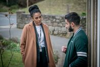 The Bay – Der Bruder des Opfers, Adnan Rahman (Michael Karim) ist seit dem Tod seines Bruders besonders gereizt. DS Jenn Townsend (Marsha Thomason) befürchtet daher, dass Adnan Gefahr läuft, in Schwierigkeiten zu geraten.