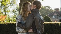 All Is True – Margaret Wheeler (Eleanor de Rohan, l.) und Tom Quiney (Jack Colgrave Hirst, r.)