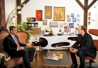Rote Rosen – ARD ROTE ROSEN FOLGE 1630 Uhr im ERSTEN. Torben (Joachim Kretzer, l.) sieht die Absage des Investors gelassen, denn er weiß nicht, dass Malte (Marcus Blum, r.) das in Aussicht gelstellte Geld, bereits investiert hat.