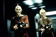 Star Trek - Raumschiff Voyager – Die "Fremden" entern die Voyager.