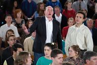 The Goldbergs – (v.li.) David Koechner (Bill Lewis), Troy Gentile (Barry Goldberg).