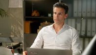 Rote Rosen – Richard (Florian Odendahl m.) versteht nicht, warum Daniel (Daniel Fritz) ihn nicht nach Asien begleiten will, und bricht mit ihm. Arthur (Vivian Frey) kann seinen Bruder zur Vernunft bringen und Richard (Florian Odendahl m.) beschließt für seinen besten Freund da zu sein.