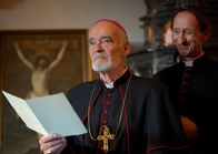 Pfarrer Braun – SWR Fernsehen PFARRER BRAUN: BRAUNS HEIMKEHR Uhr. Hemmelrath (Hans-Michael Rehberg) und Priester Mühlich (Gilbert von Sohlern).