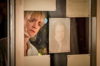 From Darkness – Claire Church (Anne-Marie Duff) will mehr über Lucy Maxley herausfinden, die vor Jahren angegriffen wurde. Rächt sich Lucy nun dafür, was ihr damals angetan wurde?