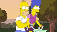 Die Simpsons – Homer (l.); Marge (r.)
