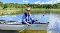 Wunderschön! (WDR) – Viel Wasser, viel Grün, viel Ruhe – auf ihrer Reise rund um die Mecklenburgische Seenplatte spürt Judith Rakers, wie viel Kraft in der Natur liegt und wie Entschleunigung funktioniert