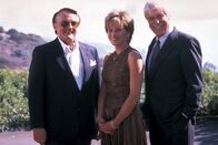 Diagnose: Mord – (v.l.n.r.) Jennifer Stratton (Kate McNeil); Bill Stratton (Robert Vaughn); Dr. Mark Sloan (Dick Van Dyke).