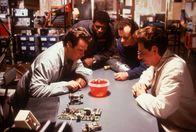 Ghostbusters II – Raymond Stantz (Dan Aykroyd, l.), Winston Zeddemore (Ernie Hudson, 2.v.l.), Egon Spengler (Harold Ramis, r.) und Peter Venkman (Bill Murray, 2.v.r.) versuchen herauszufinden, was es mit dem unterirdischen Schleim auf sich hat.
