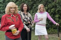The Goldbergs – (v.li.) Wendi McLendon-Covey (Beverly Goldberg), Stephanie Courtney (Essie Karp), Jennifer Irwin (Virginia Kremp).