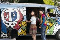 The Goldbergs – Hayley Orrantia (Erica Goldberg), Sam Lerner (Geoff Schwartz).
